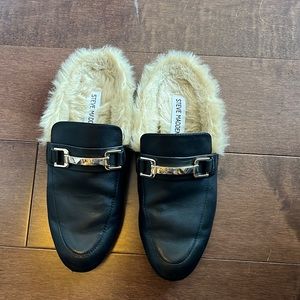 Brand new Steve Madden fur-lined black leather slides with gold buckle